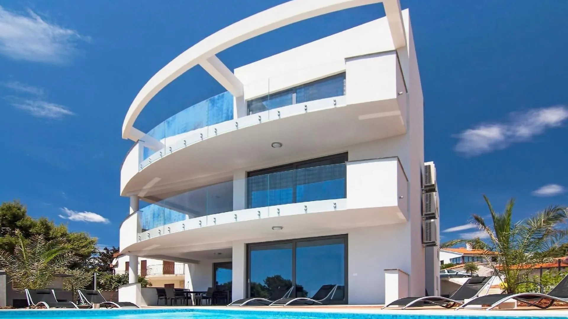 Luxusvilla Sunrise Premantur Mit Pool Premantura